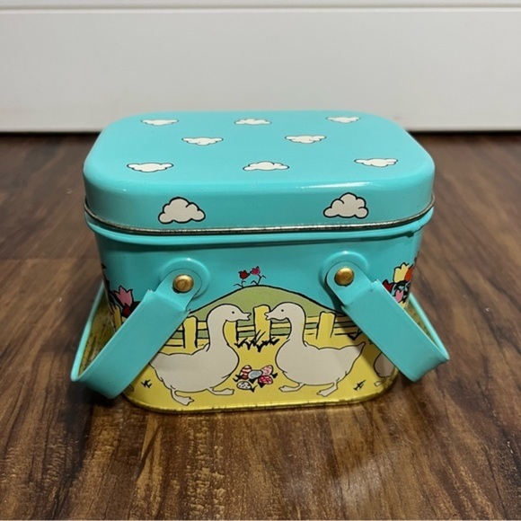 Vintage tin box company double handle tin- Geese Farm Scene - Picture 2 of 9